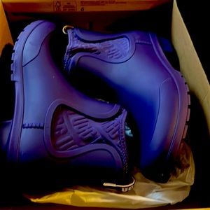 Women’s Ugg rain boots